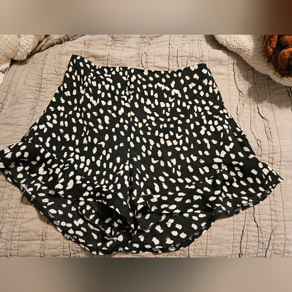 Black and white ruffle shorts. From a boutique. Size Large.